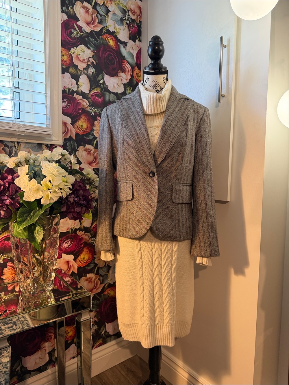 Gray Tweed multi coloured, Single-Button Blazer in a size 6
